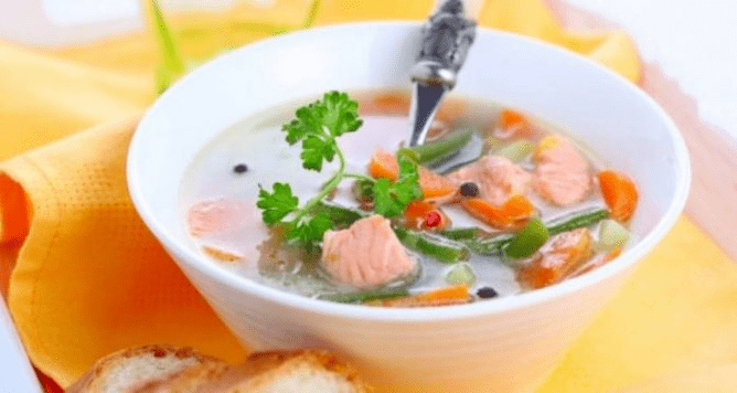 Sopa de peixe na dieta de proteínas