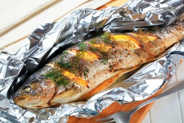 Siga a dieta Maggi con peixe cocido en papel aluminio para a cea